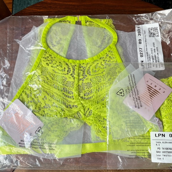 Savage X Fenty Twisted Lime Green Alien Animal Bralette & Brazilian Panty Set - Picture 12 of 16